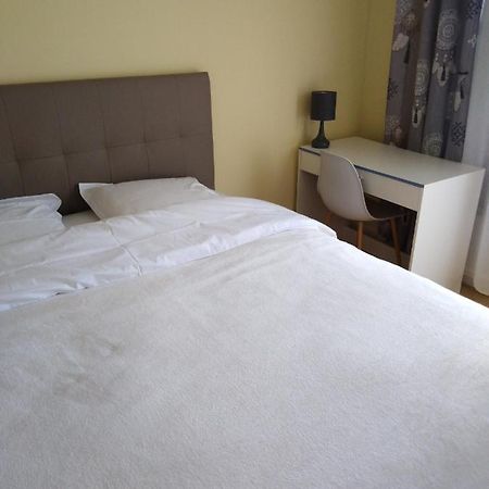 Chez Myla Chambre Avec Tv Ecran Plat Et Salle De Bain Privative Bourges Luaran gambar
