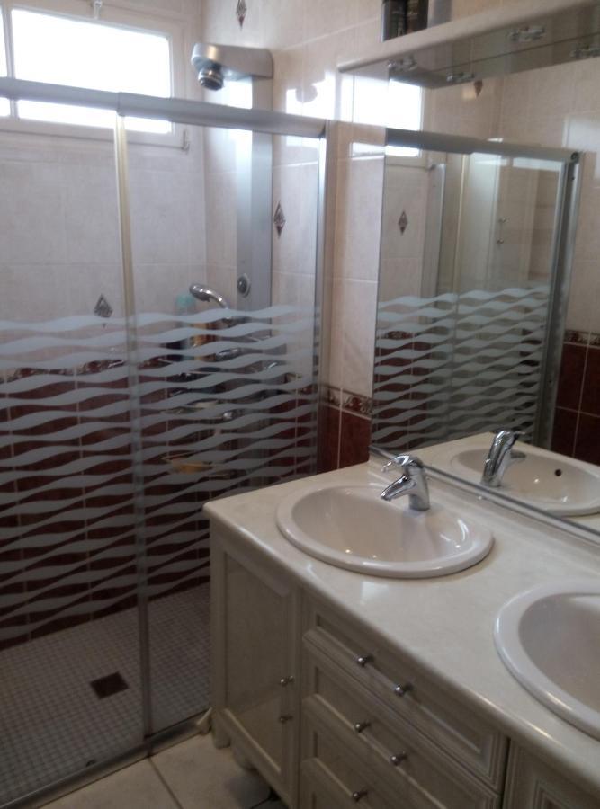 Chez Myla Chambre Avec Tv Ecran Plat Et Salle De Bain Privative Bourges Luaran gambar