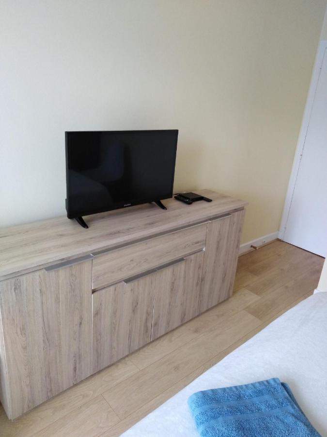 Chez Myla Chambre Avec Tv Ecran Plat Et Salle De Bain Privative Bourges Luaran gambar